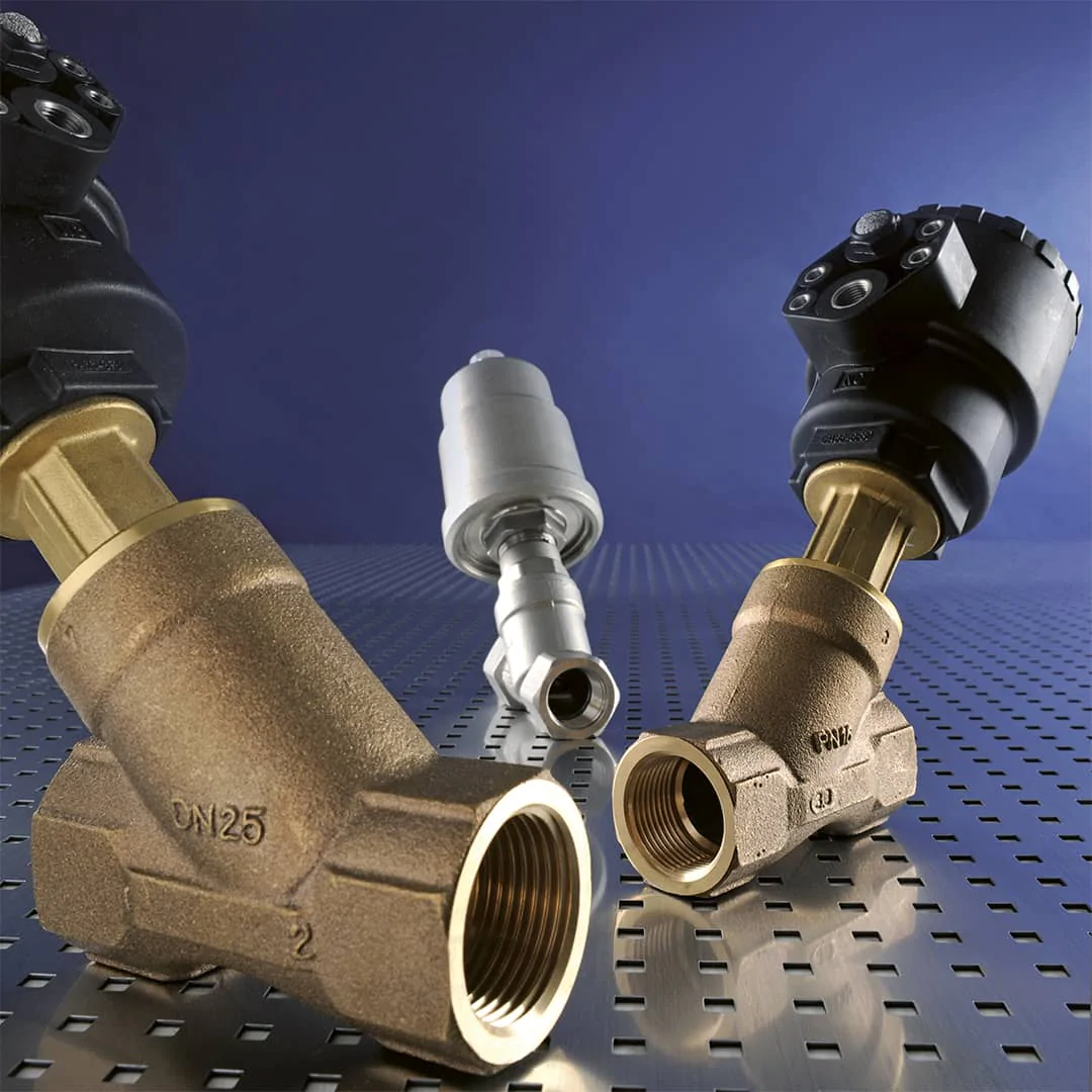 Vannes à siège incliné